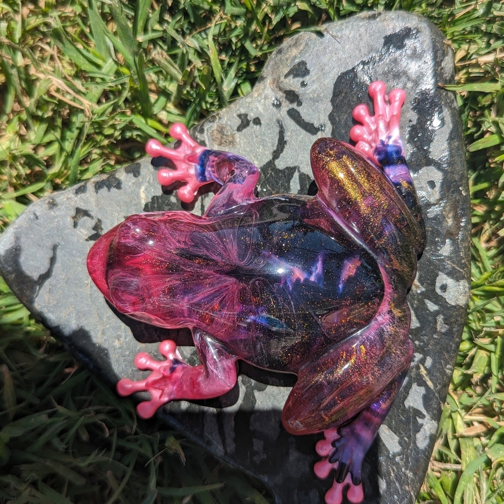 Resin frog pink gold purple chameleon powder. Hand Crafted - Picture 4 of 5